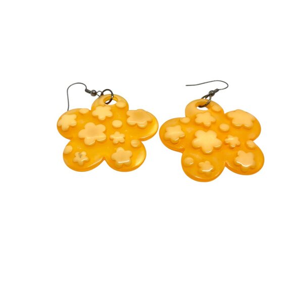 VINTAGE LUCITE FLOWER POWER EARRINGS YELLOW POP ART 60S 80S GROOVY STATEMENT - Picture 4 of 13